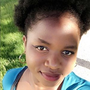 Meet your Posher, Lourna